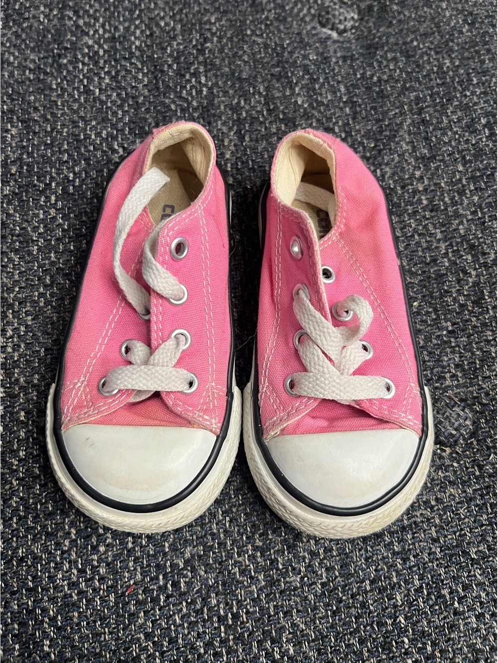 Size little kid 6 pink converse low tops
